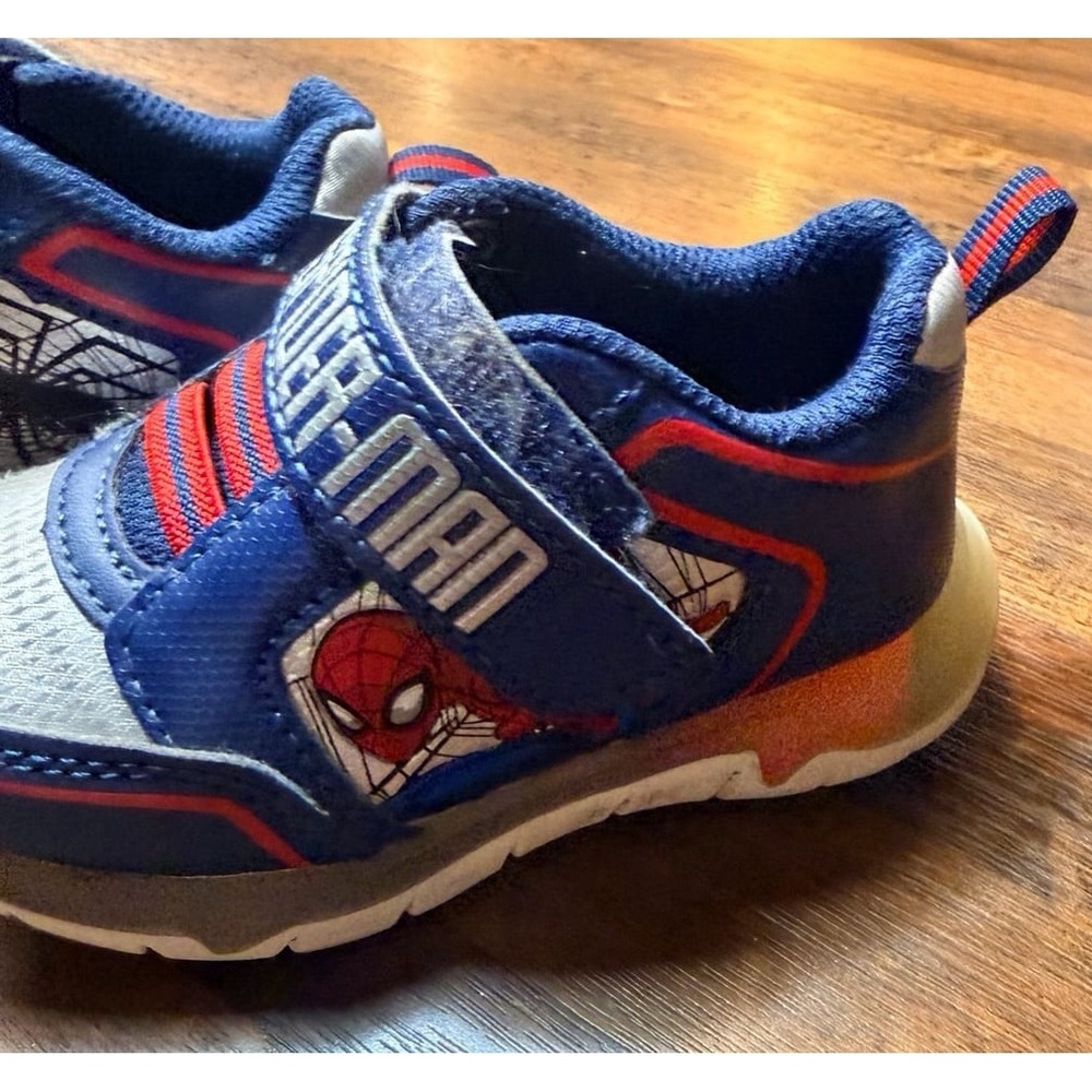 Spider-man light up sneakers.  Little kids Size 7.  Easy on and off